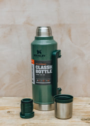 Stanley Classic 1.9l Bottle in Hammertone Green