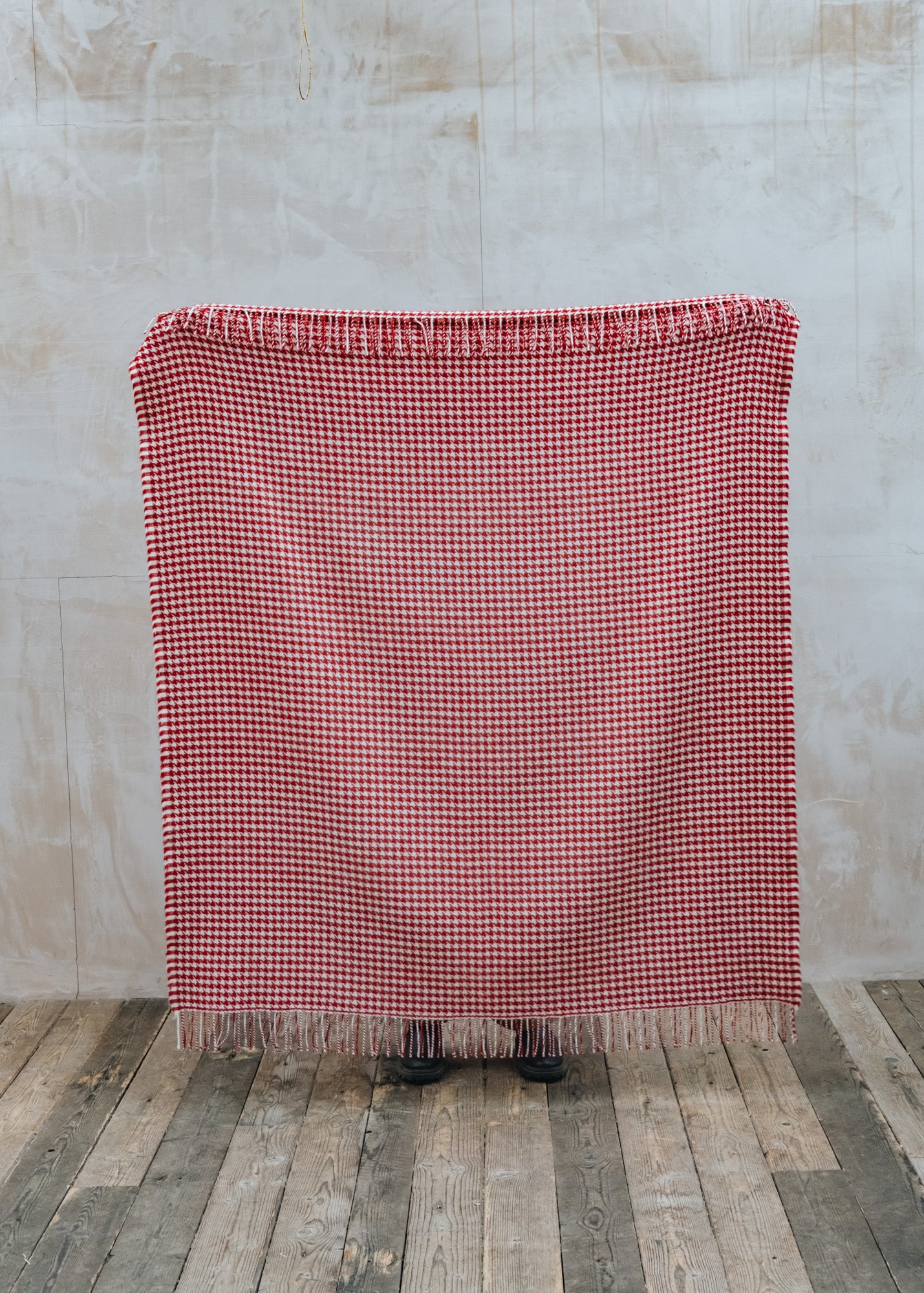 Lifestyle Houndstooth Throw in Red