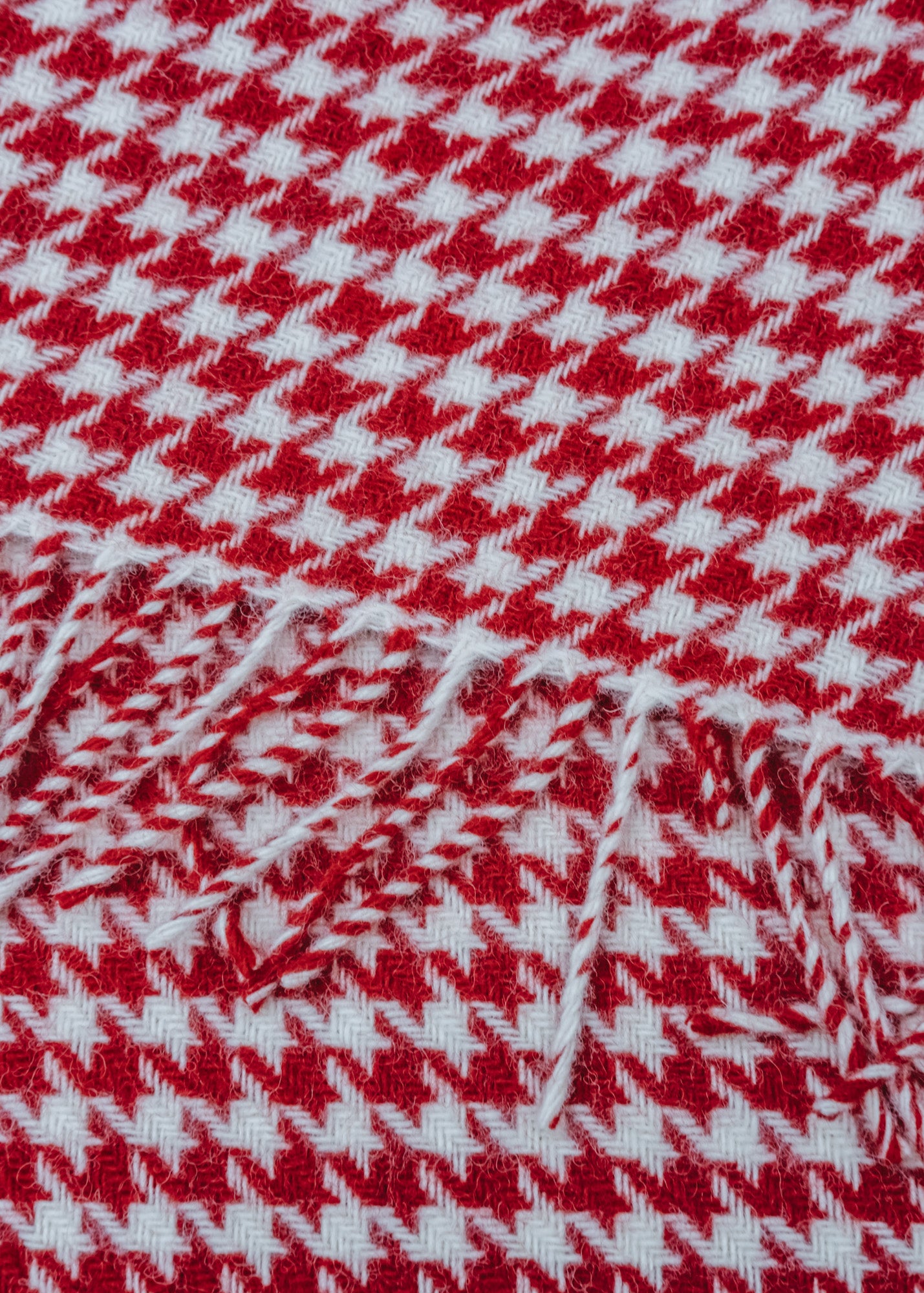 Lifestyle Houndstooth Throw in Red