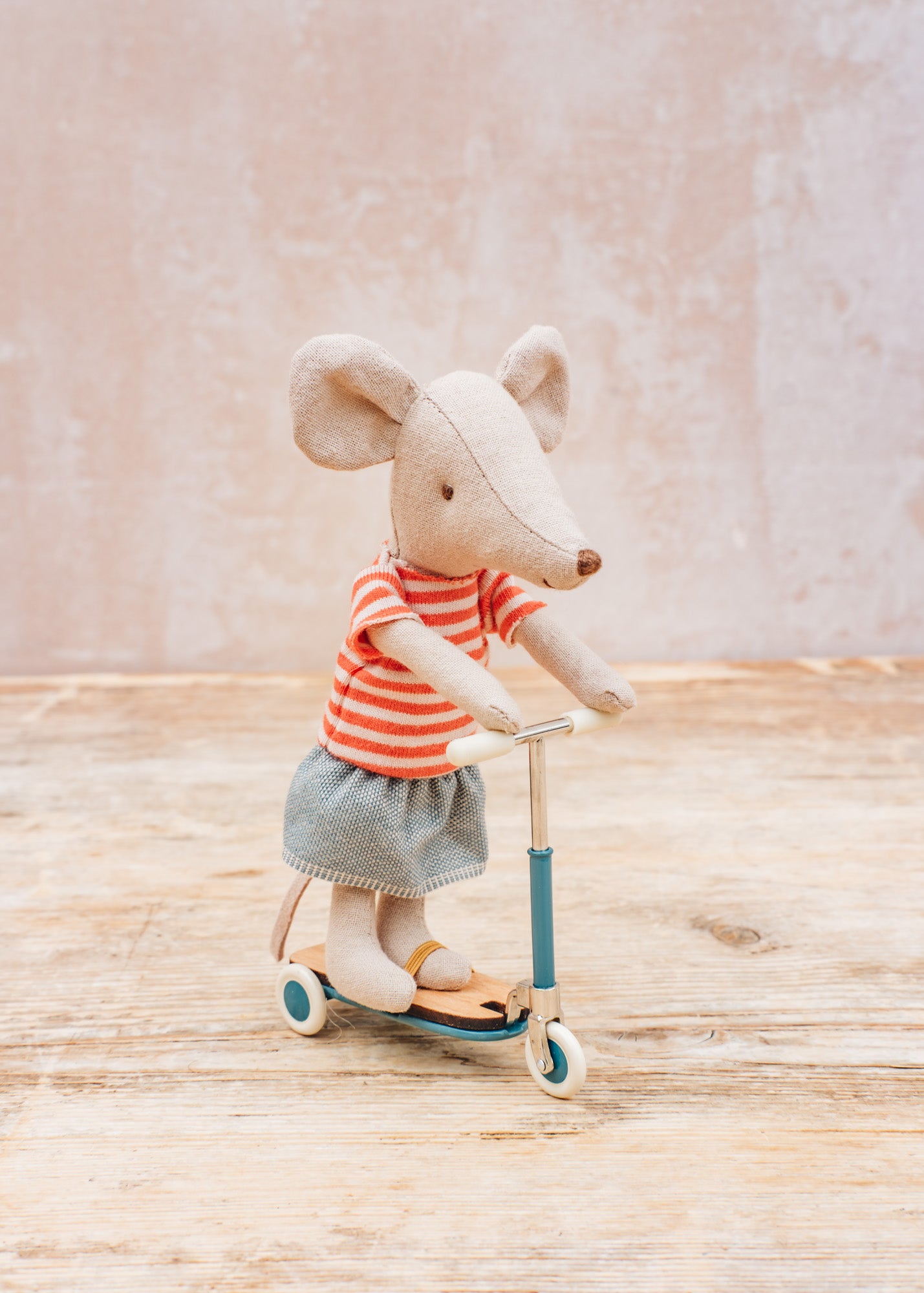 Maileg Mouse Kickboard in Blue