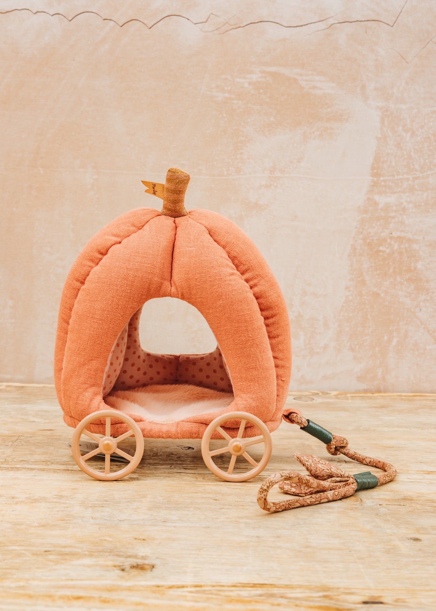 Djeco Mouse Pumpkin Carriage