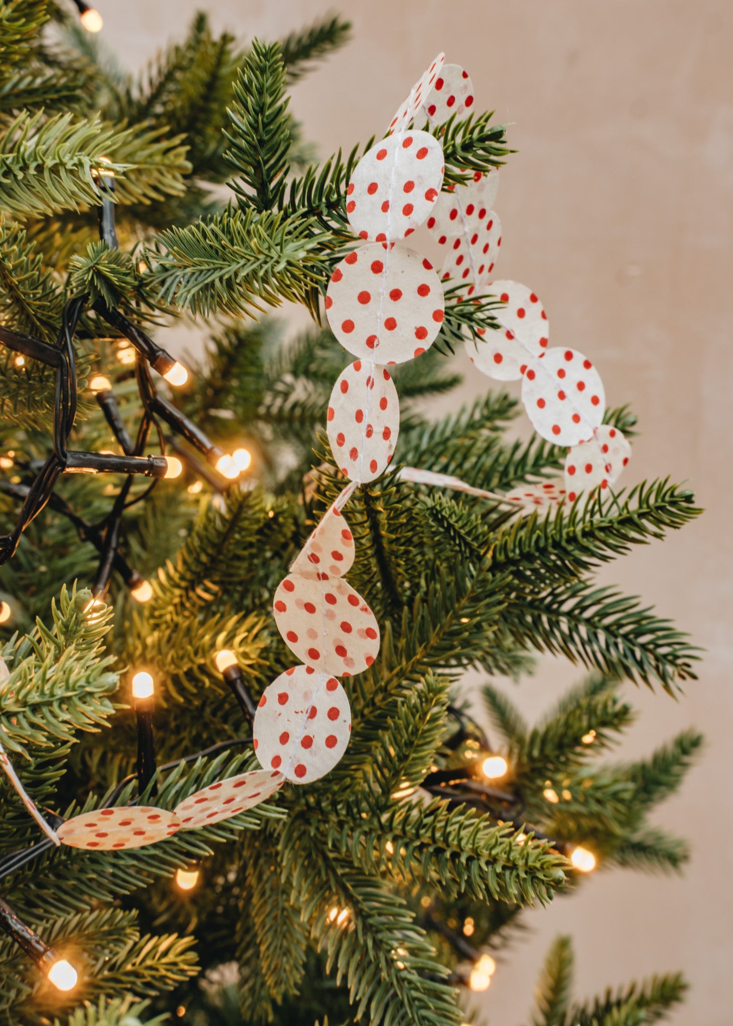 Slinga Garland in White and Red