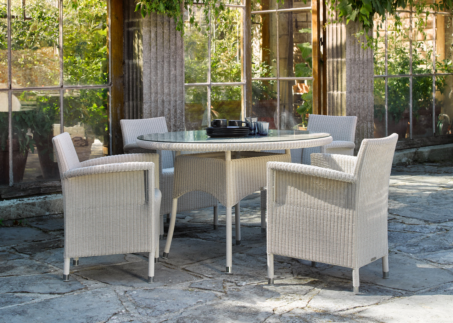 Vincent Sheppard Safi Four Seater Round Dining Set