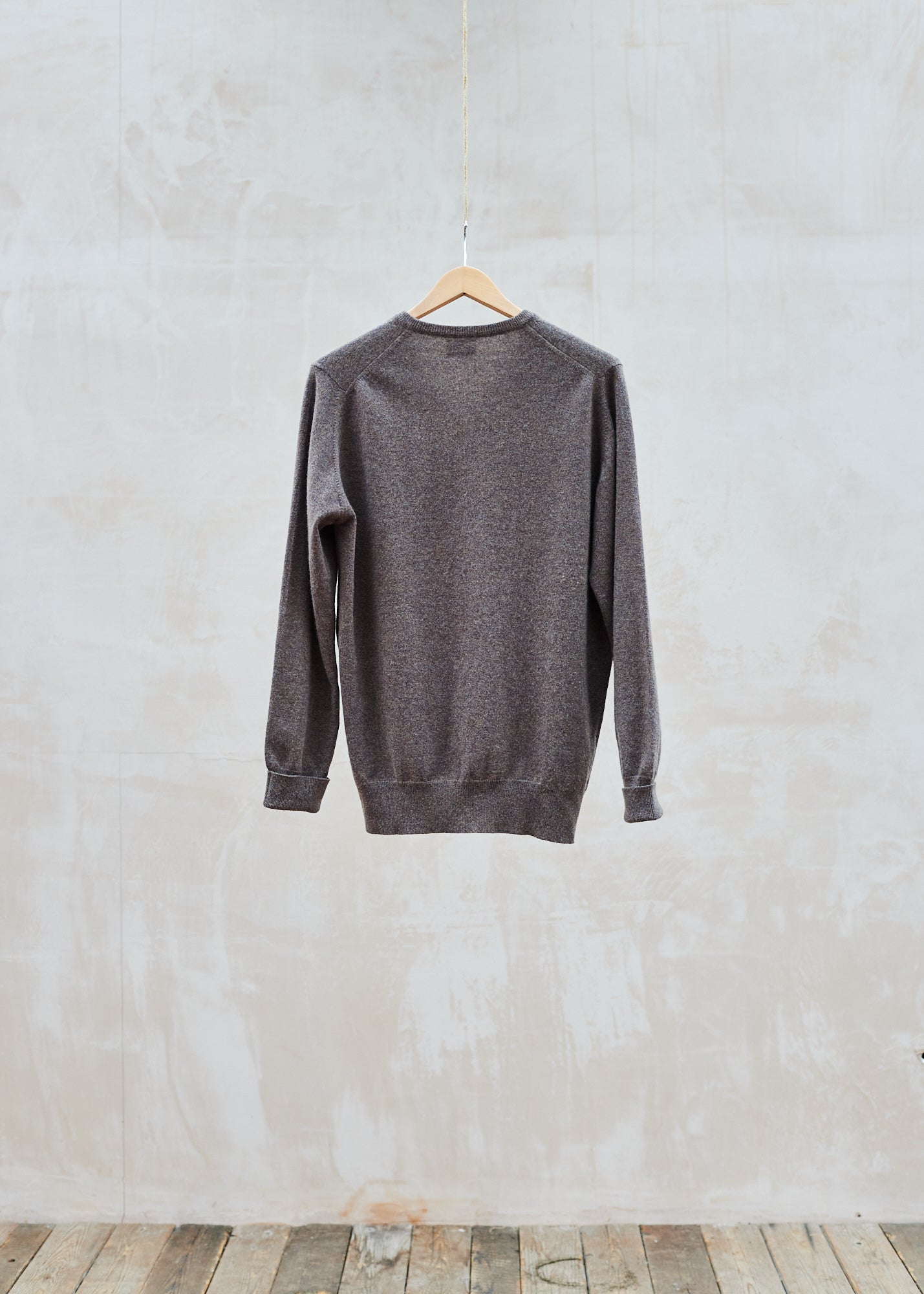 William Lockie Taupe 100% Geelong Lambswool V-Neck Jumper - L